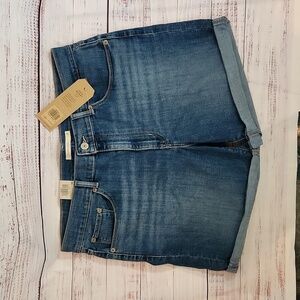 NWT Levi's women's classic mid rise shorts